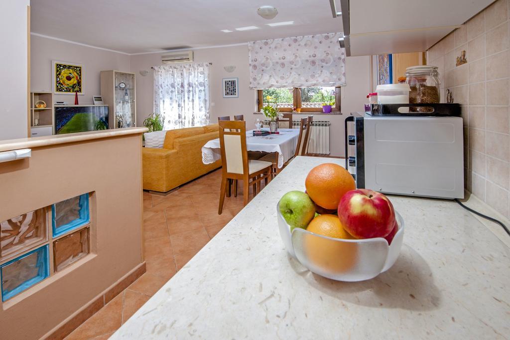Apartments Karmen Ровин Екстериор снимка