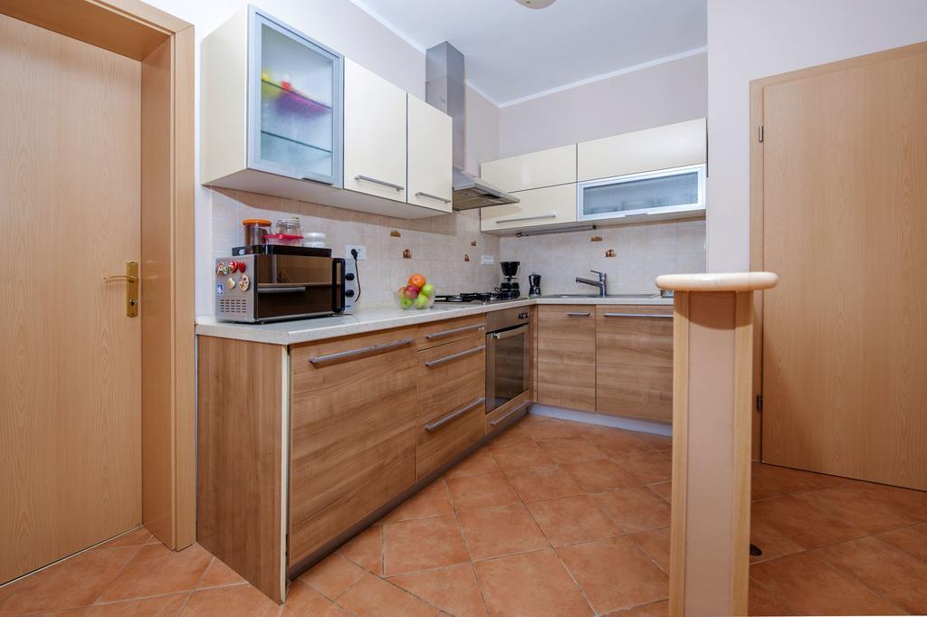 Apartments Karmen Ровин Екстериор снимка