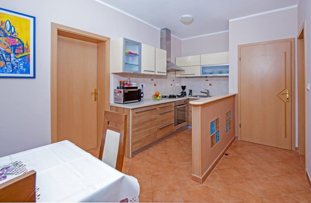 Apartments Karmen Ровин Екстериор снимка
