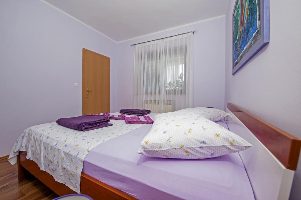 Apartments Karmen Ровин Екстериор снимка