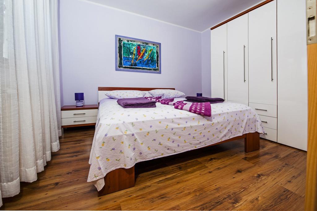 Apartments Karmen Ровин Екстериор снимка