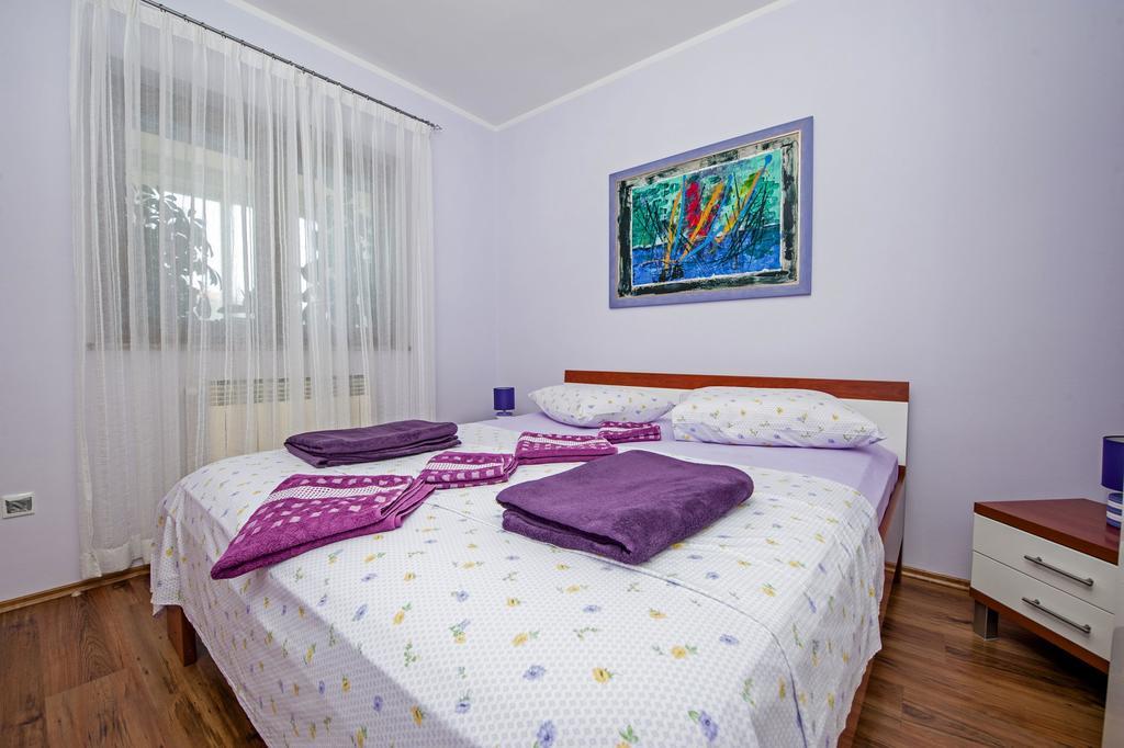 Apartments Karmen Ровин Екстериор снимка