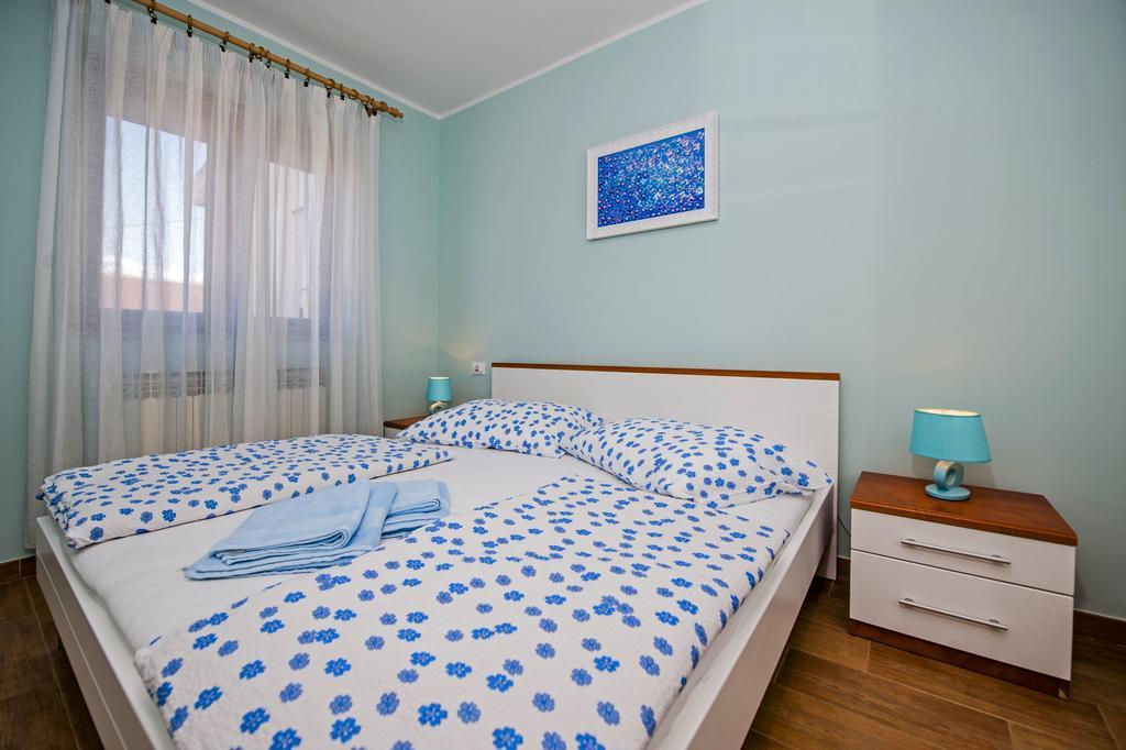 Apartments Karmen Ровин Екстериор снимка