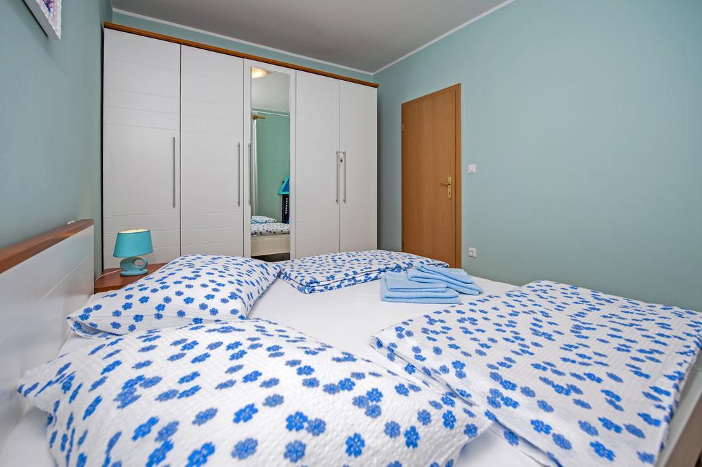 Apartments Karmen Ровин Екстериор снимка