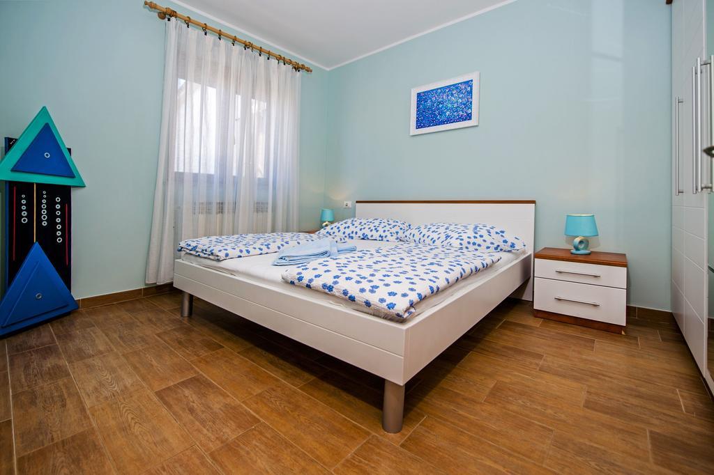 Apartments Karmen Ровин Екстериор снимка