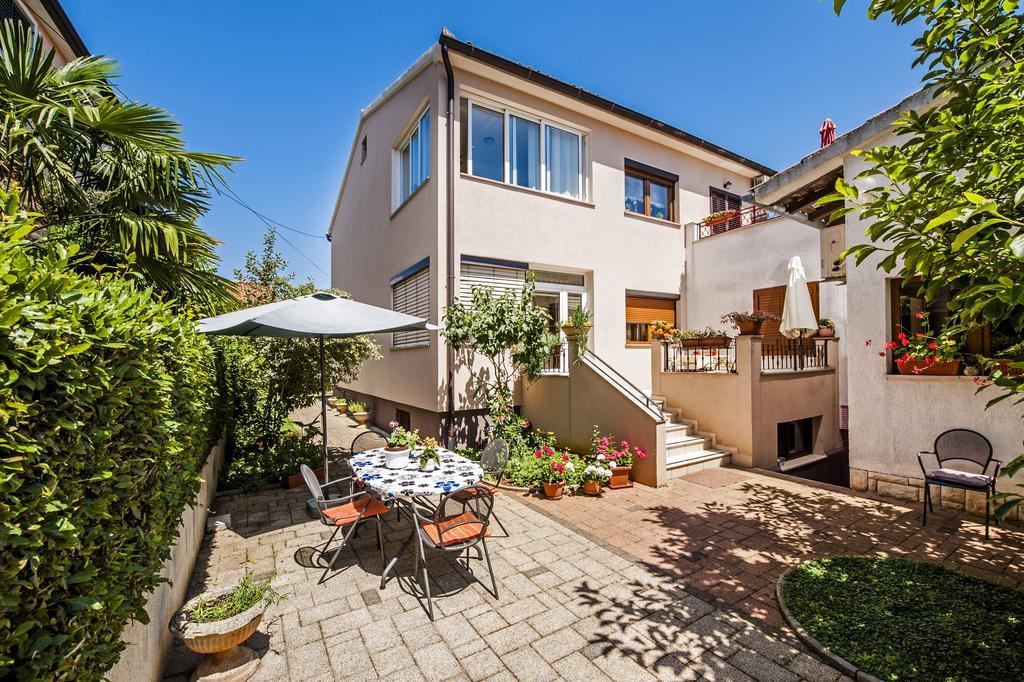Apartments Karmen Ровин Екстериор снимка