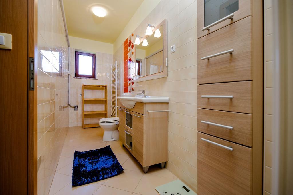 Apartments Karmen Ровин Екстериор снимка