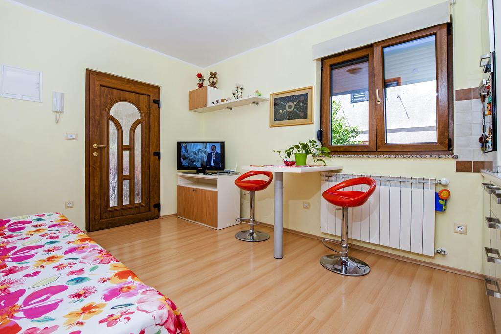 Apartments Karmen Ровин Екстериор снимка