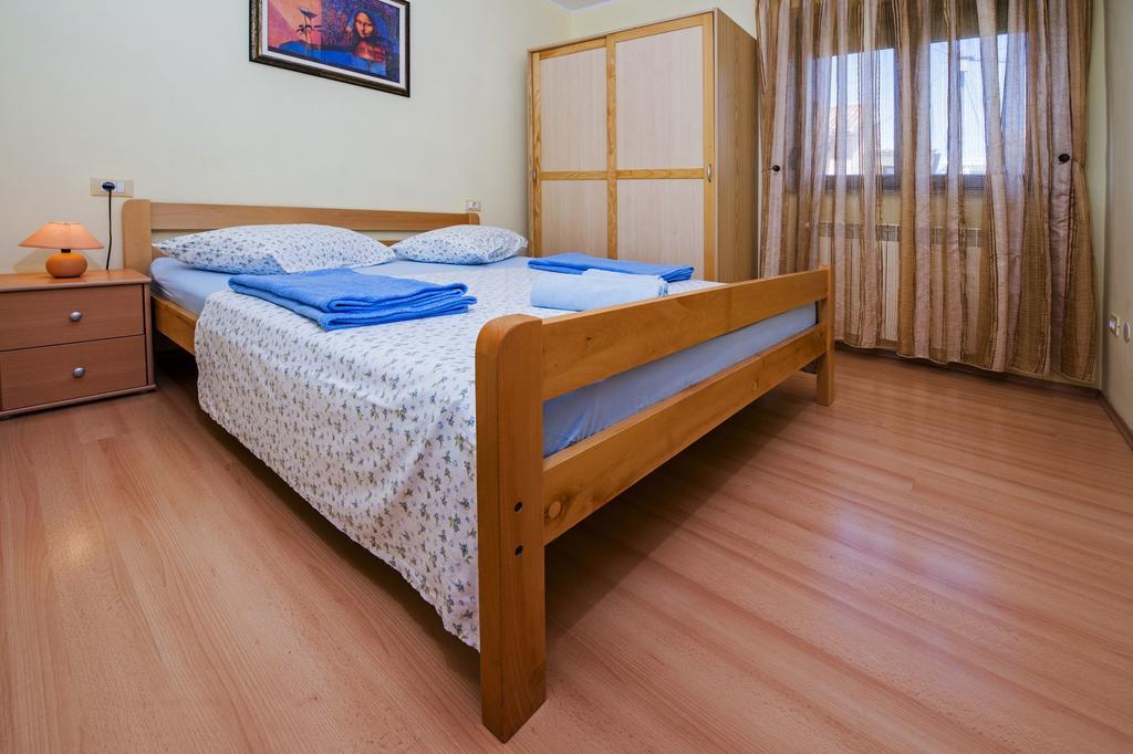 Apartments Karmen Ровин Екстериор снимка