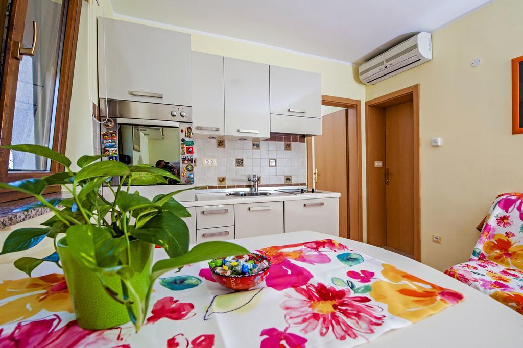 Apartments Karmen Ровин Екстериор снимка