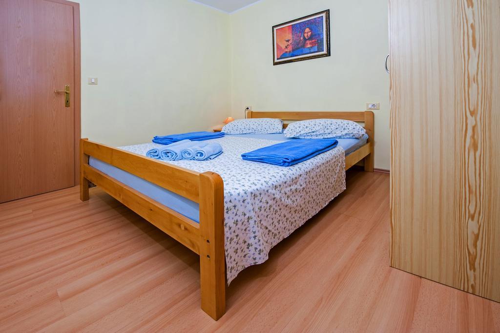Apartments Karmen Ровин Екстериор снимка