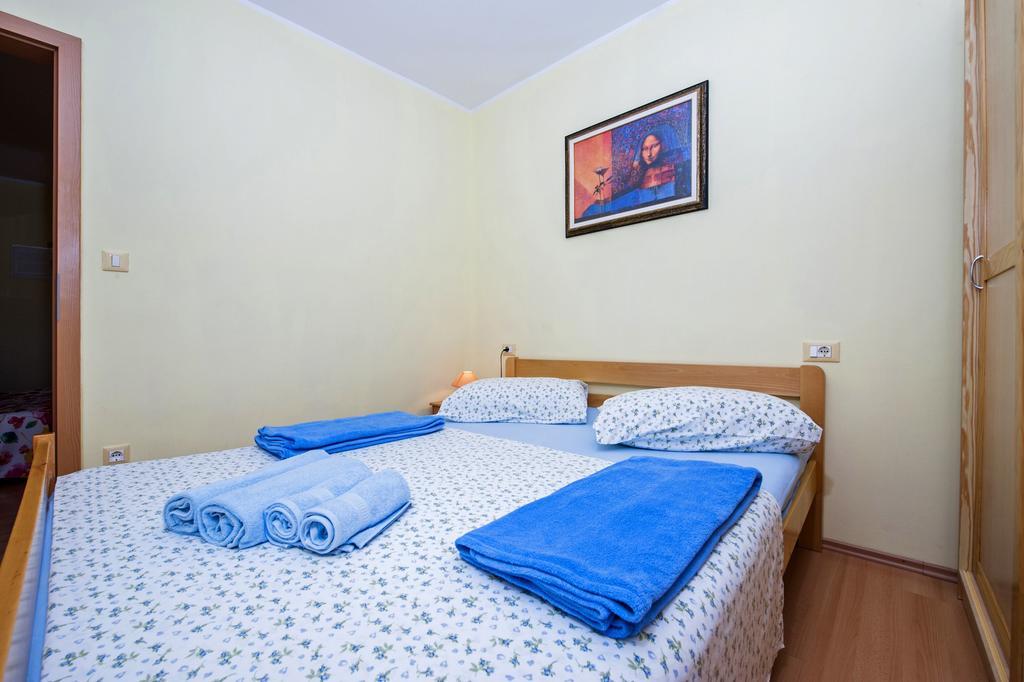 Apartments Karmen Ровин Екстериор снимка